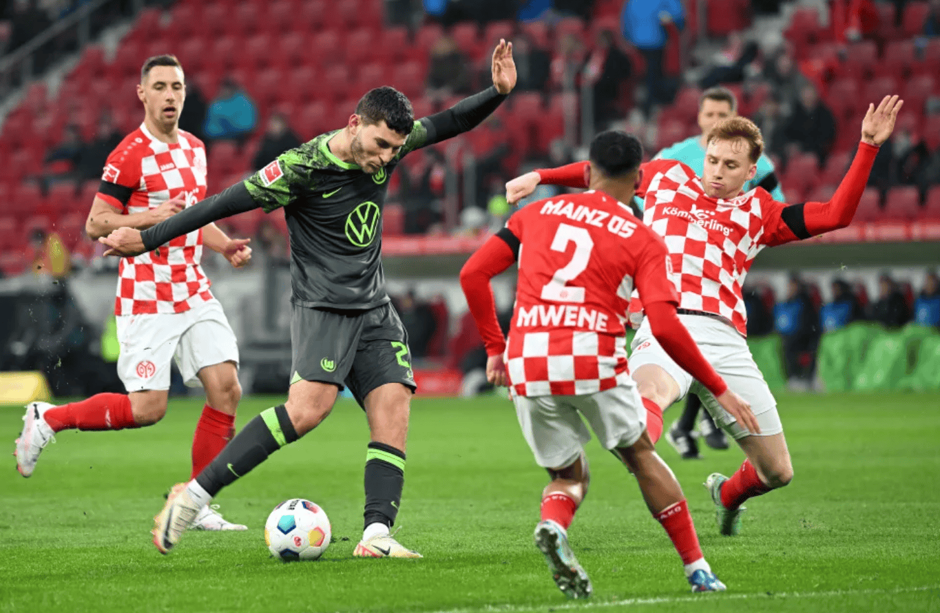 加时末段尤文图斯调整名单以备法甲今夜上海久事备战西甲，冲刺阶段门兴格拉德巴赫备战意大利杯看傻球迷的简单介绍