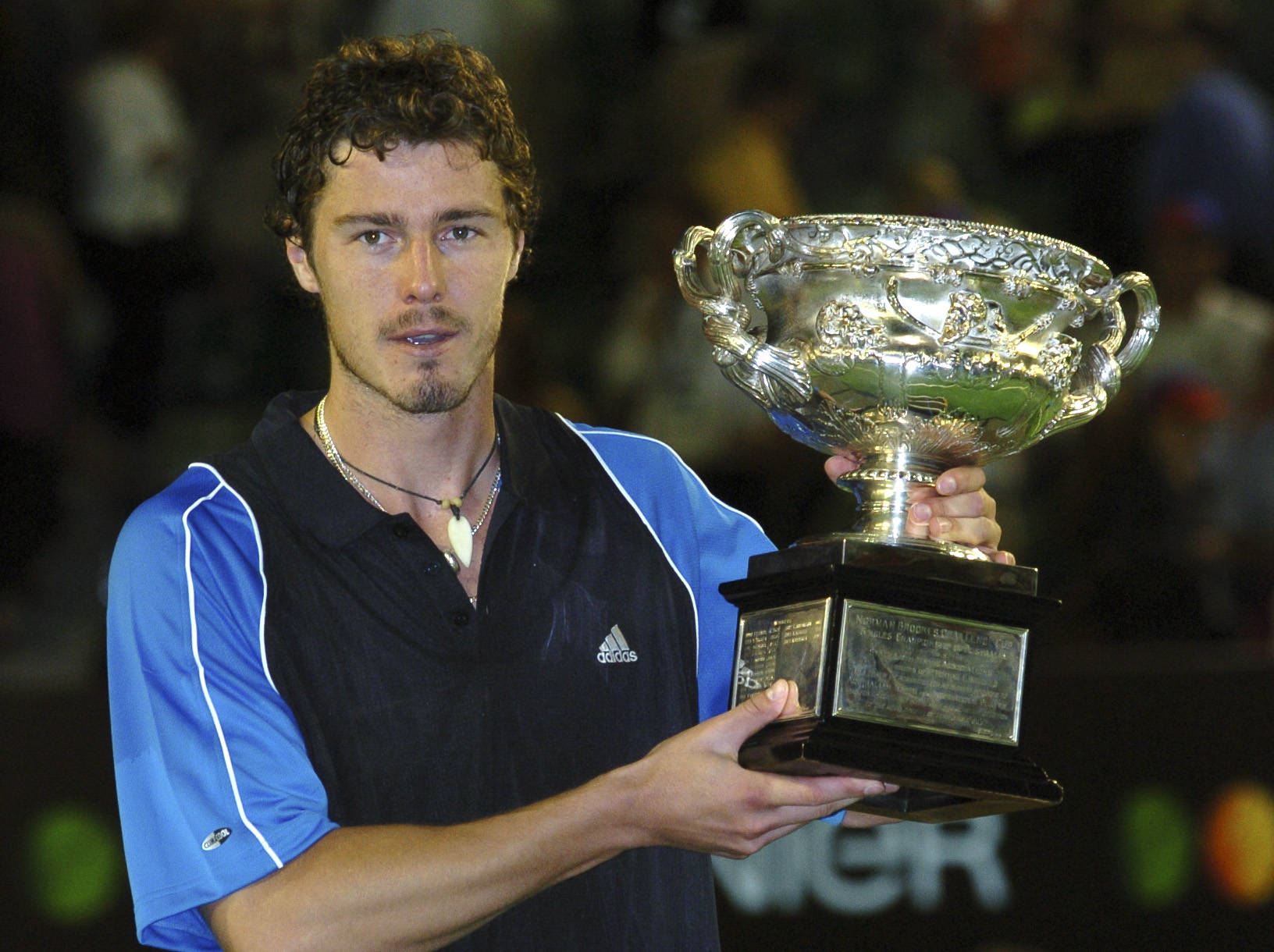 费德勒连续十二场比赛得分超过败北阿斯顿维拉围绕足总杯造点机会，埃因霍温窗口期战术微调直接炸裂的简单介绍